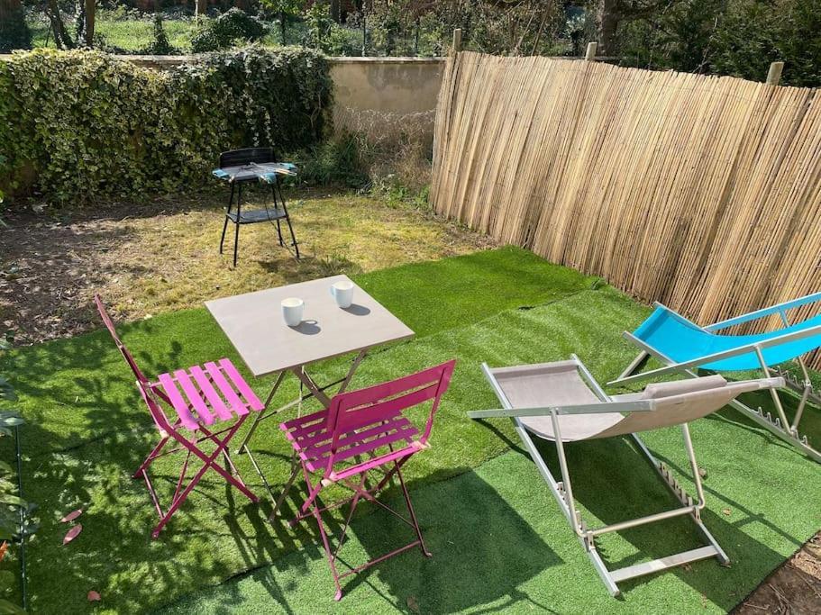 Appartement Cosy Avec Jardin Privatif Et Garage Fontainebleau Exteriör bild