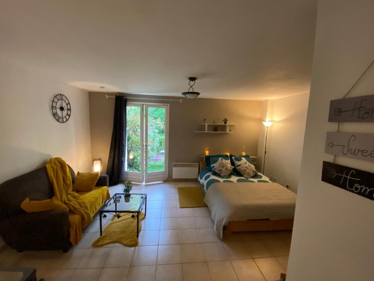 Appartement Cosy Avec Jardin Privatif Et Garage Fontainebleau Exteriör bild